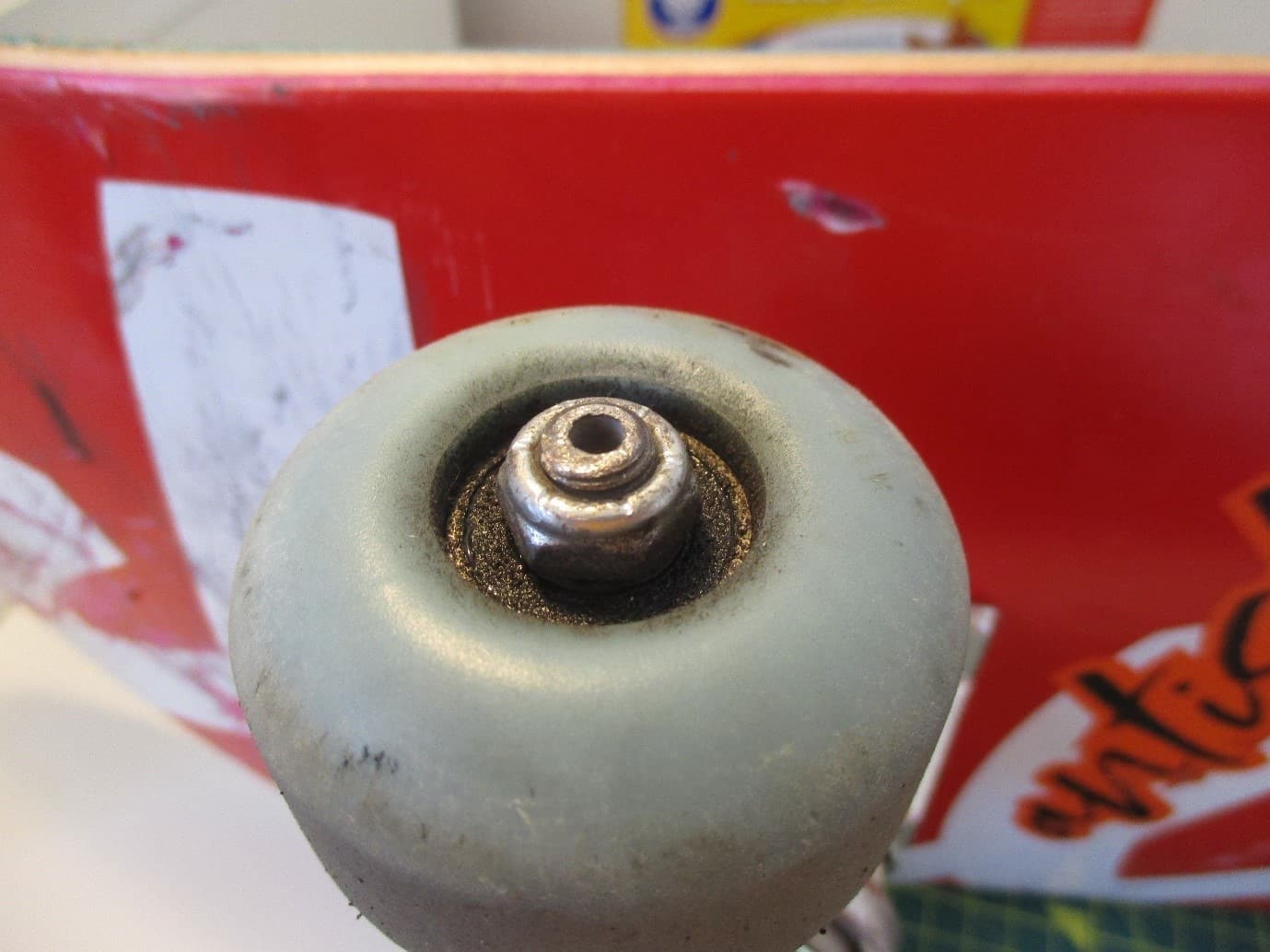 How to remove skateboard bearings 1