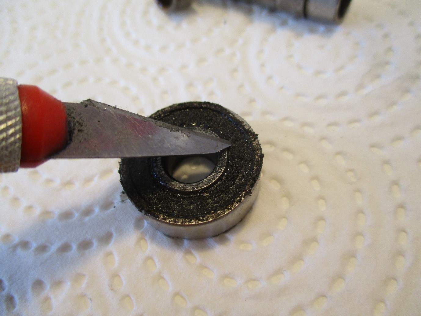 clean skateboard bearing 2